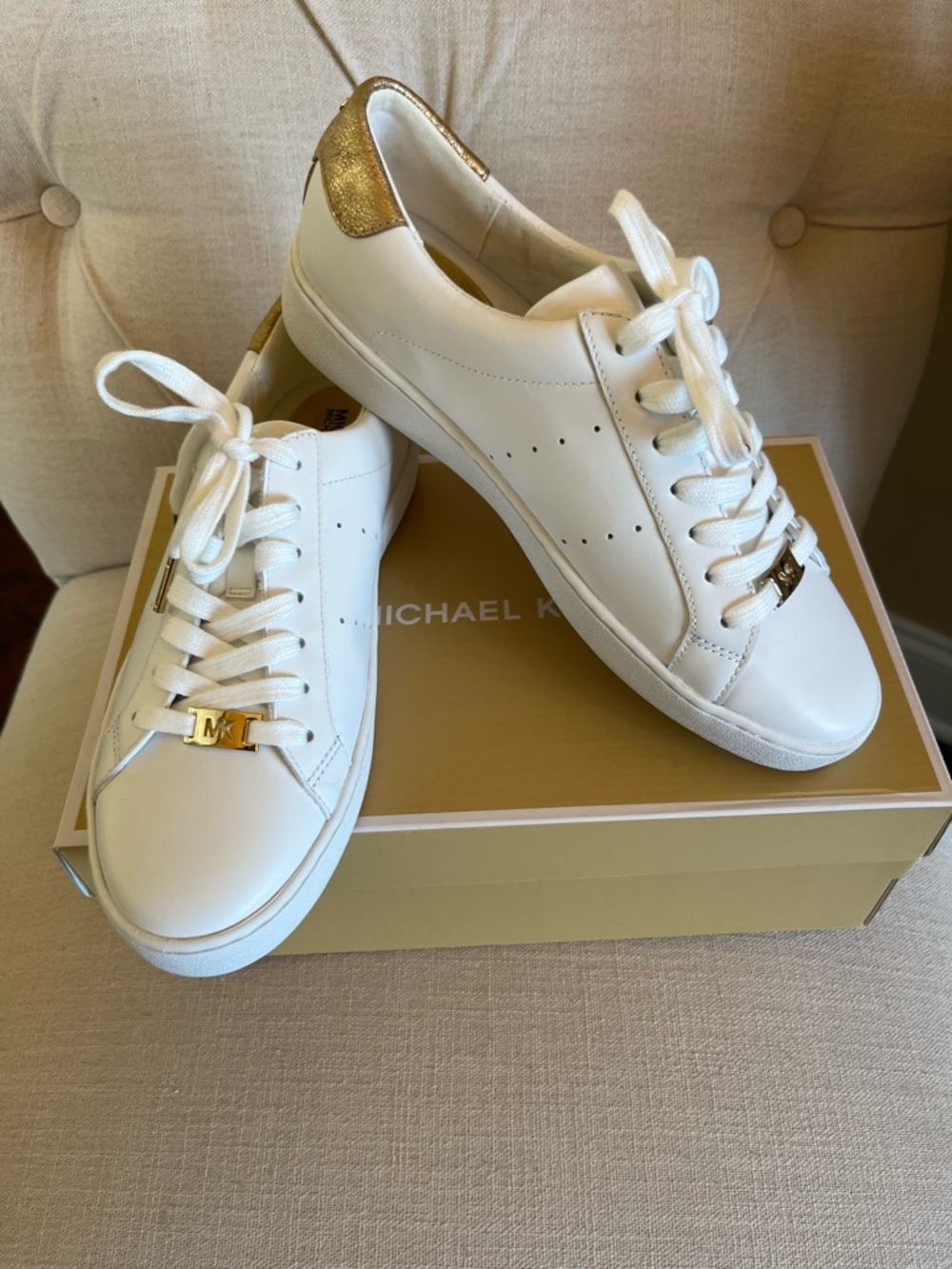 Michael Kors White Leather Sneakers Gold Accent Lace-Up Size 8.5 Luxury Chic